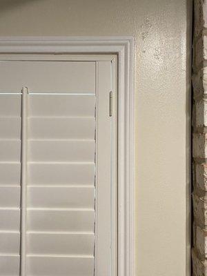 Better view of the same situation. The new shutter matches my wall paint more than my trim.