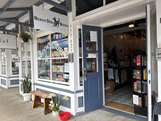 Welcome to Beach Dog Books!