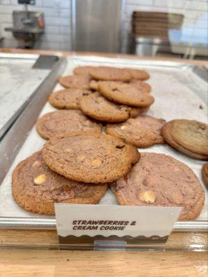 09.27.25 Strawberries & Cream Cookie