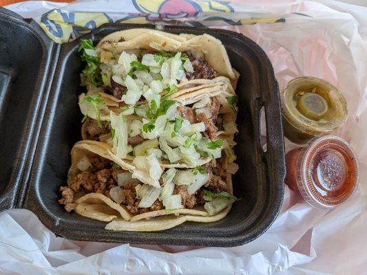 Street tacos: barbacoa, ground beef, grilled steak ($6)