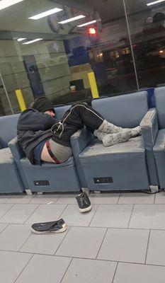 He turned this laundromat into a homeless shelter, and the employee was okay about it.