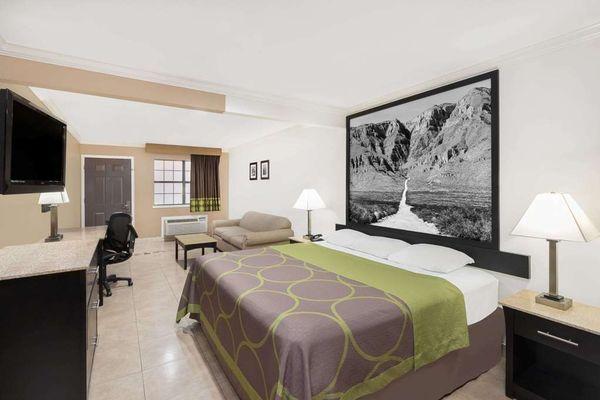 Super 8 by Wyndham McAllen/Downtown