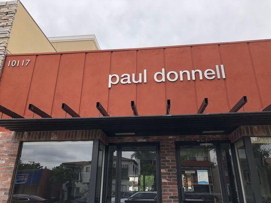 Full service salon for men and women. Color, cut, extensions and barbering.