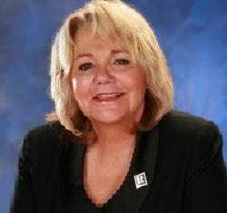 Suzanne Plays it Straight!