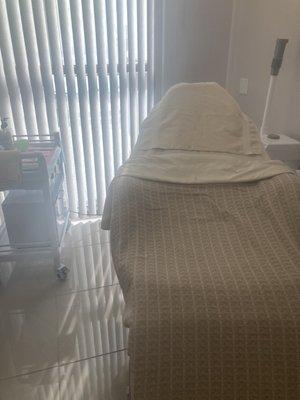 Cute spa room very clean and cozy