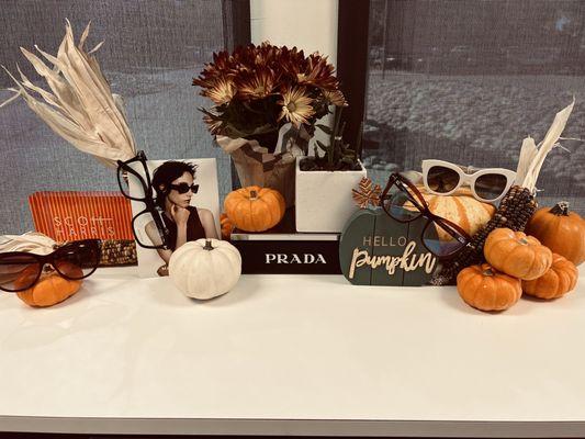 Frames, display table