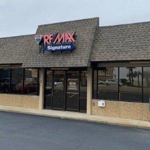 RE/MAX Signature