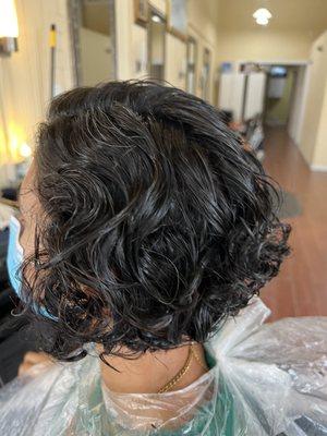 Curly haircut by Fanny