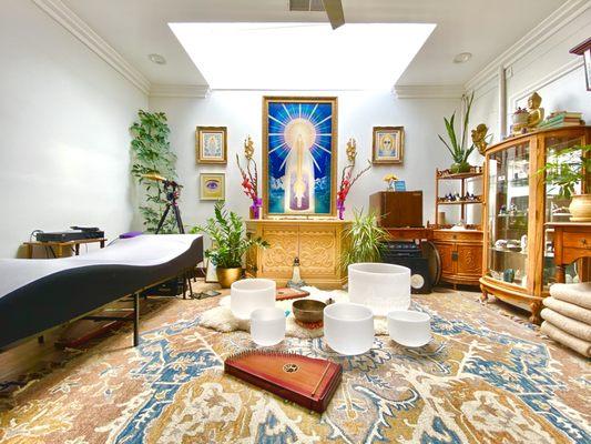 Ajna Light Therapy, Vibroacoustic Beds, Sound Baths w/ Crystal Singing Bowls, Therapy Harps and More...
Book Now at theliiighthouse.com