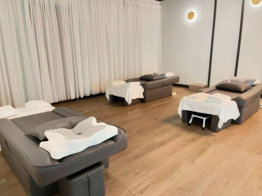 The biggest room - had about 5 massage tables in it. Girls day at the spa? Birthday party? Bridesmaids spa day? So many options