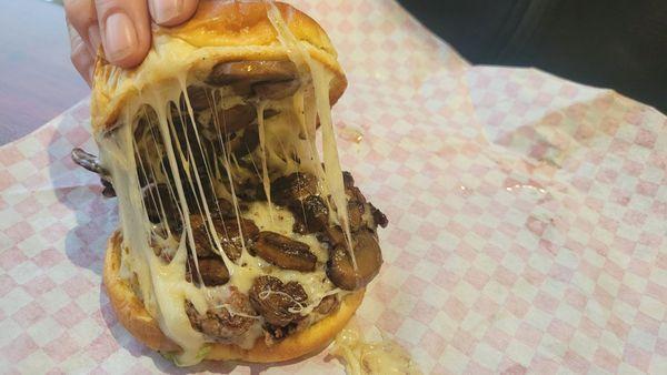 Hippie Burger- Swiss cheese  & Mushrooms
