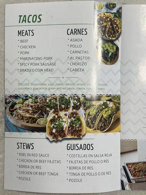 Tacos de asada y pastor y carnitas, cebollas asadas y chiles asados y sus ricas salsas