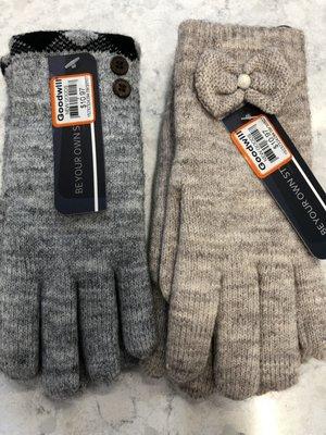 Got these adorbs lined warm gloves with the pearlized bow