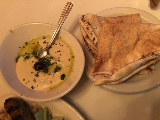 Pita & Hummus with garlic sauce & Hot sauce