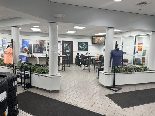 Bommarito Service Customer Lounge