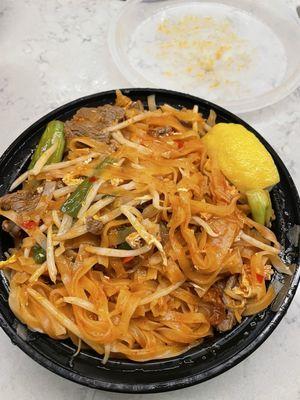 Beef pad Thai dinner portion