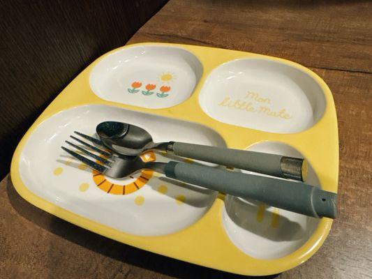 Ms. Hyeyoung brought us baby plate set. She's so thoughtful!