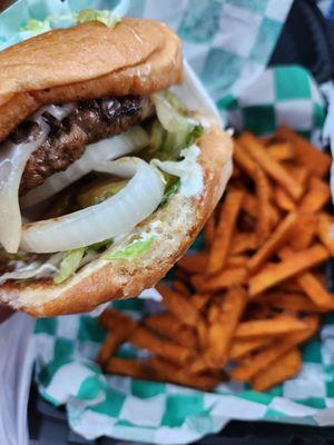 Mushroom Swiss burger was bland.