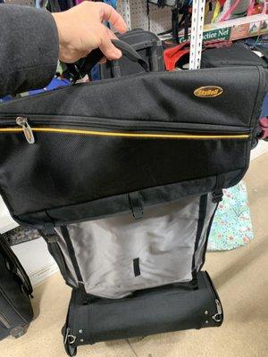 The roll suitcase is smart