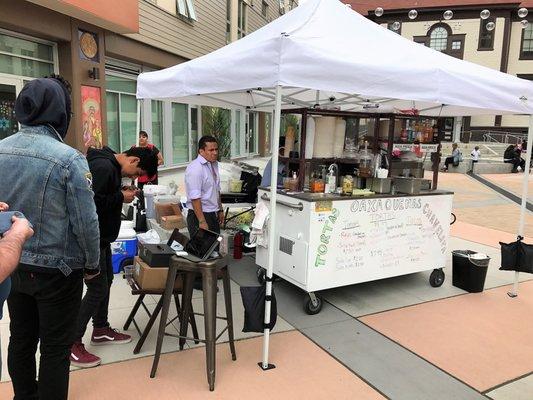 People love food vendors!