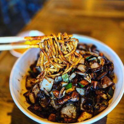 Jajangmyeon with pork belly, delicious