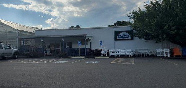 Smithland Pet & Garden Center-formerly Agway of North Haven