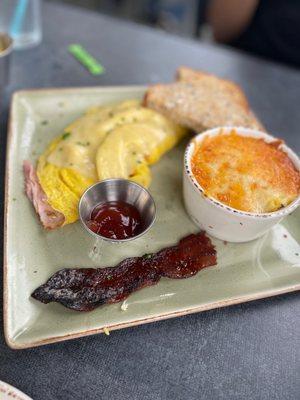 Ham & Gruyère omelette