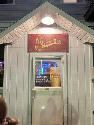 Rooters Bar