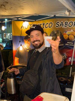 El las mejores empanadas y el mejor cafecito de Colombia, gratis que no es lo mismo.
