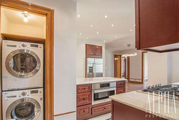 Karolina Zimmermannova Moazed - ONYX Realty