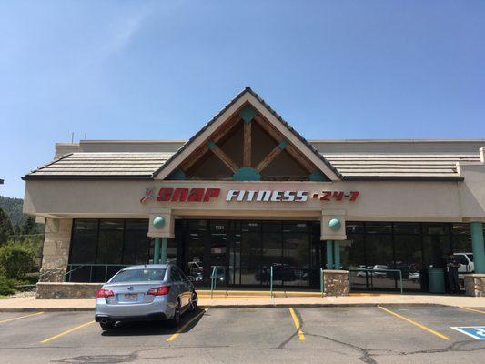 This fitness center is in the Safeway Plaza