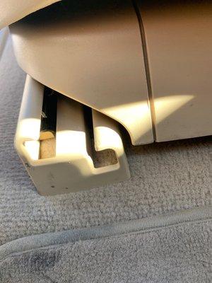 Bottom passenger seat how the trim(clip) should look