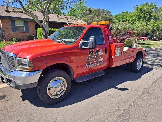 24 H R Towing and Recovery