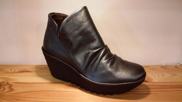 Fly London, Bos & Co., Lola Sabbia, El Naturalista