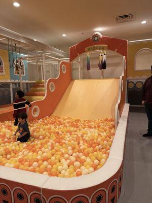 Ball pit with NO slide