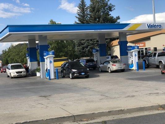 Siskiyou Food Mart & Valero