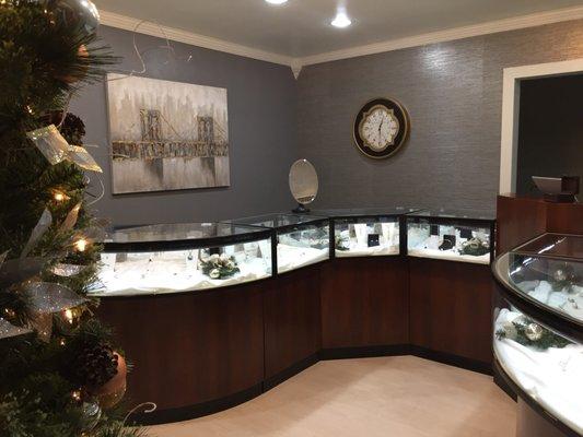 London Company Jewelers is ready to fulfill your jewelry needs.