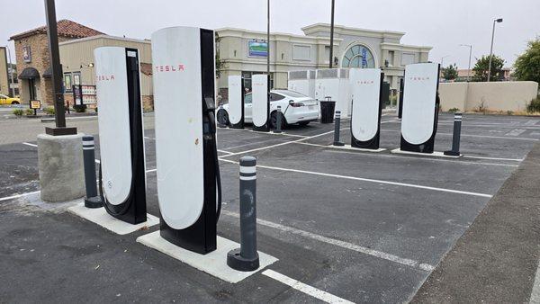 8x 325kW Superchargers