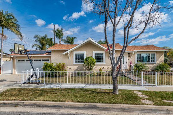 BEAUTIFUL NEW LISTING! $825,000 IN LA MIRADA 3 BED 2 BATH, FAMILY ROOM WITH A FIREPLACE.