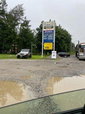 Bear Pond Variety & Diner