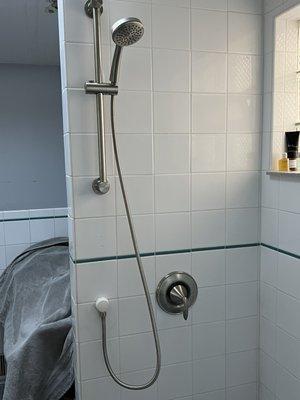 Moen Shower System Single Handle with Slide Bar...