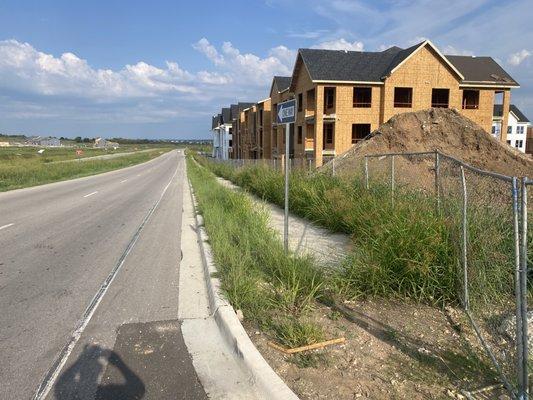 Robertos Lawn Services