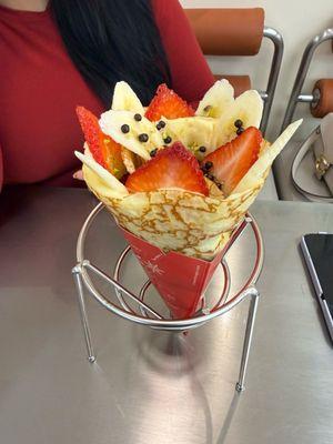 10/10!! We got the strawberry banana crêpe So light and not too sweet perfect dessert. Definitely will be back.