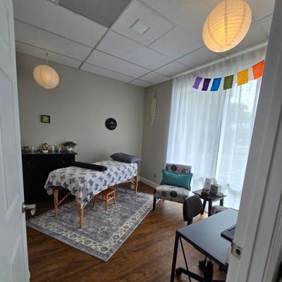 Peaceful and relaxing treatment room