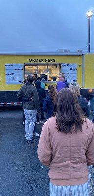 Even on a snowy and rainy evening there is no shortage of lovers in line to get a taste.