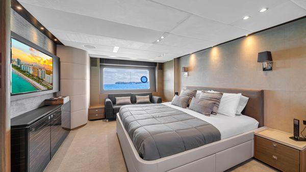 PRINCESS 88' FLY BRIDGE
4hs $8,800 | 6hs $9,200 | 8hs $10,000
Book your charter now!
www.bluemarelifestyle.com