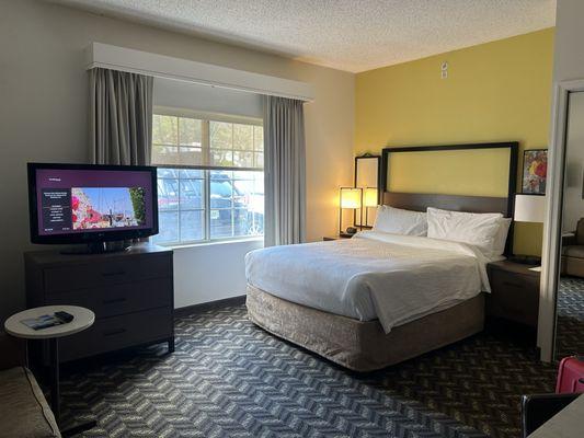 Queen room