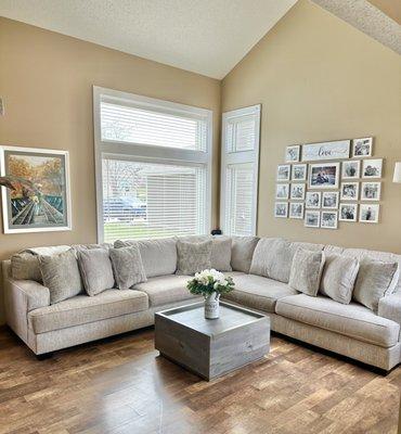 Nice big 70.5" front windows!