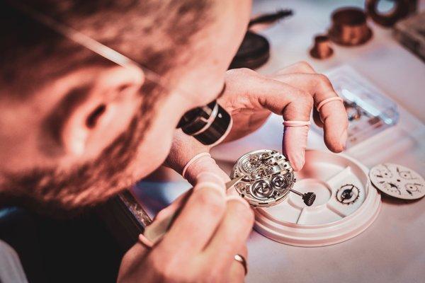 mechanical watch service
