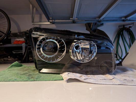 One of two headlamps for 2008 Dodge Magnum
